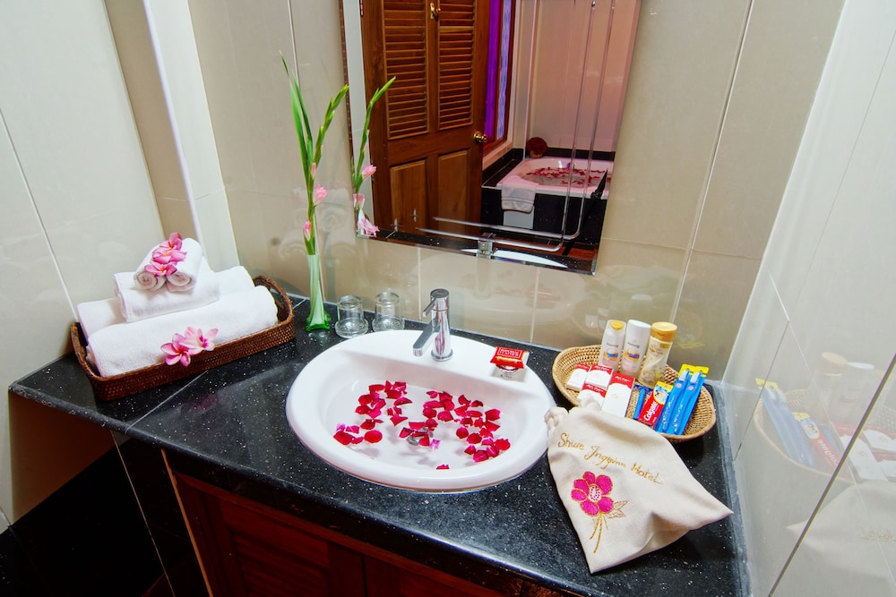 Shwe Ingyinn Hotel (SIG) Hotel by null