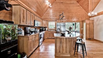 Luxury Cabin | Private kitchen | Full-size fridge, coffee/tea maker, toaster, blender