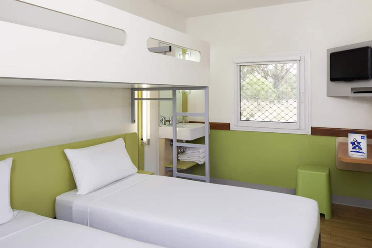 Twin Room with Bunk Bed | Desk, soundproofing, iron/ironing board, free WiFi