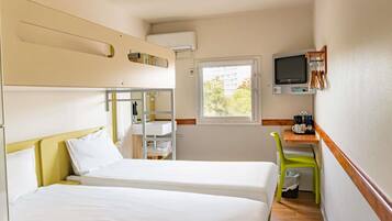 Twin Room with Bunk Bed | Desk, soundproofing, iron/ironing board, free WiFi
