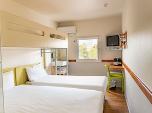 Twin Room with Bunk Bed | Desk, soundproofing, iron/ironing board, free WiFi