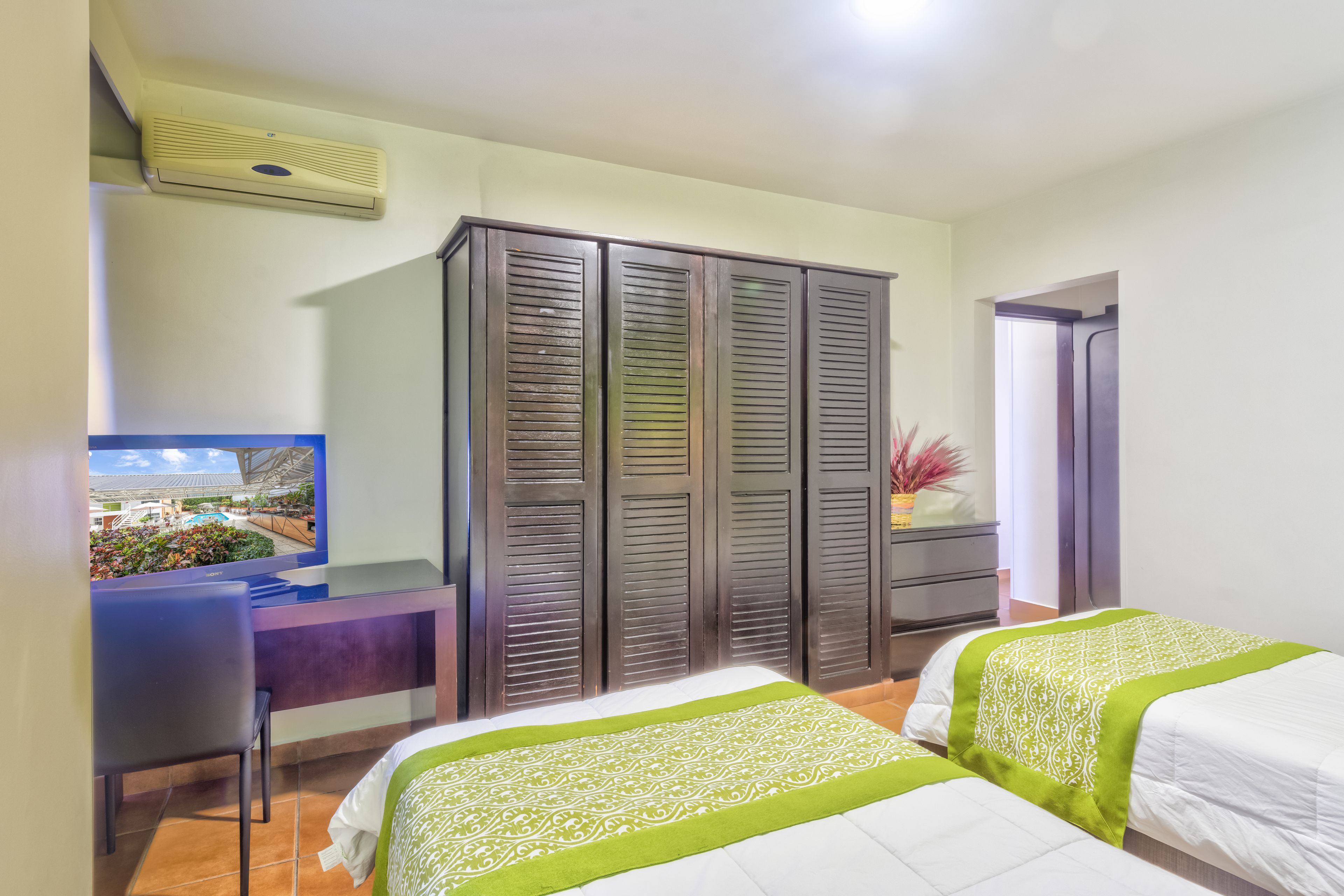 Superior Suite | Premium bedding, down comforters, Select Comfort beds, in-room safe