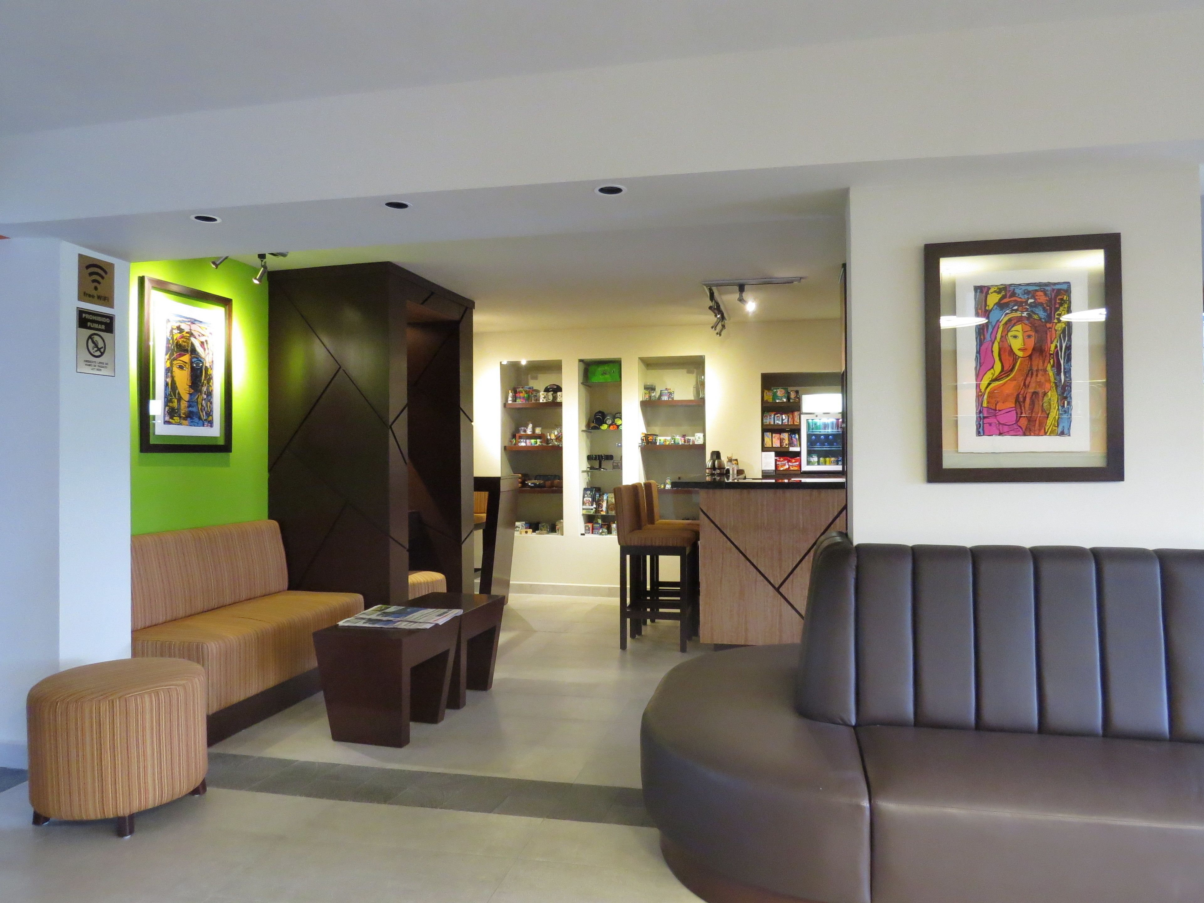 Lobby-lounge