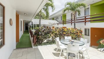 Déjeuner et dßner servis sur place, spécialités Cuisine internationale