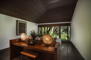 Villa, 4 habitaciones, piscina privada, vistas al jardín | Ropa de cama de alta calidad, caja fuerte, decoración individual