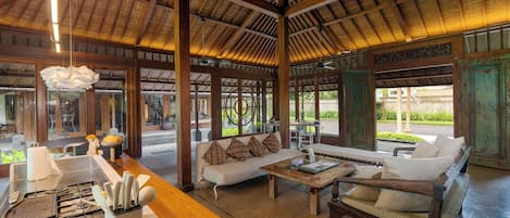 Villa, 4 Bedrooms, Private Pool, Garden View | Living area