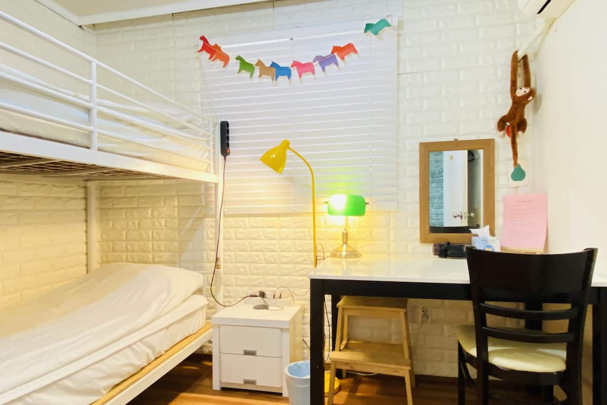 Decoración personalizada, muebles diferentes y escritorio