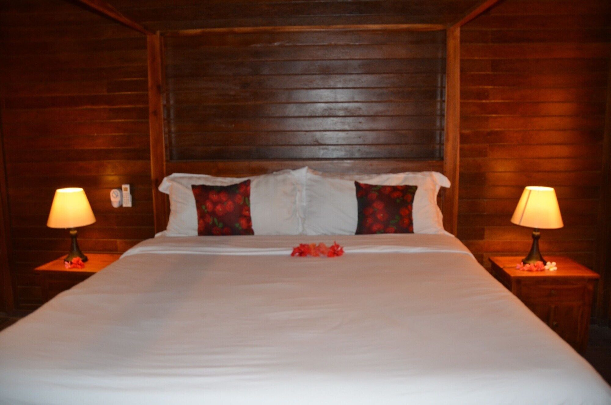 Minibar, in-room safe, desk, free WiFi