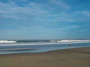 On the beach, white sand, beach towels - Anantara Vacation Club Legian (Legian)