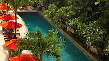 Outdoor pool, pool umbrellas, sun loungers