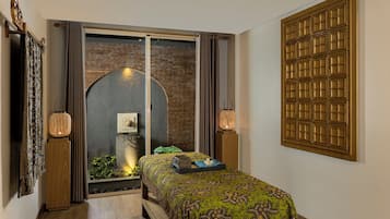Sauna, hot tub, steam room, body treatments, body scrubs, reflexology