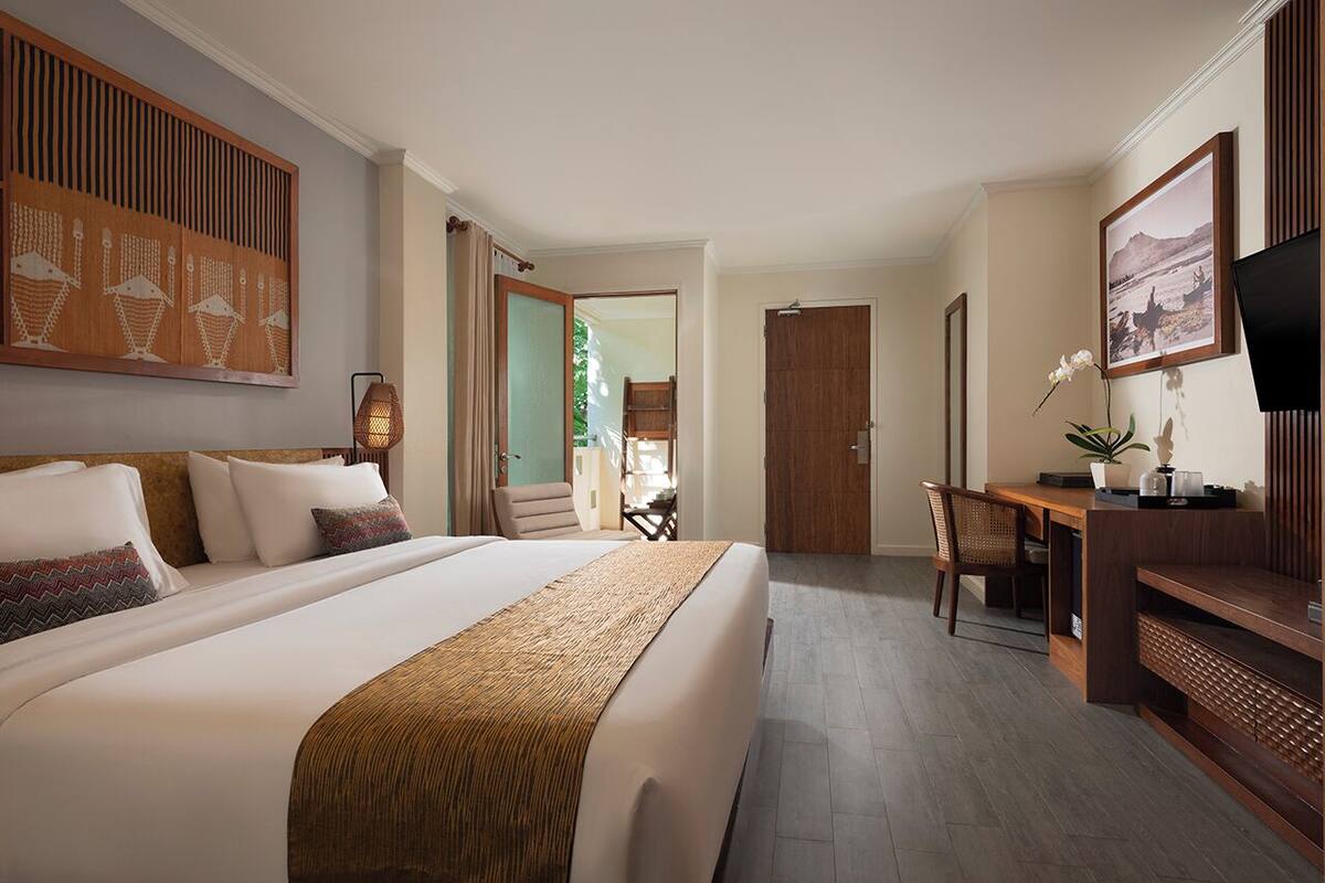 Premium bedding, minibar, in-room safe, desk