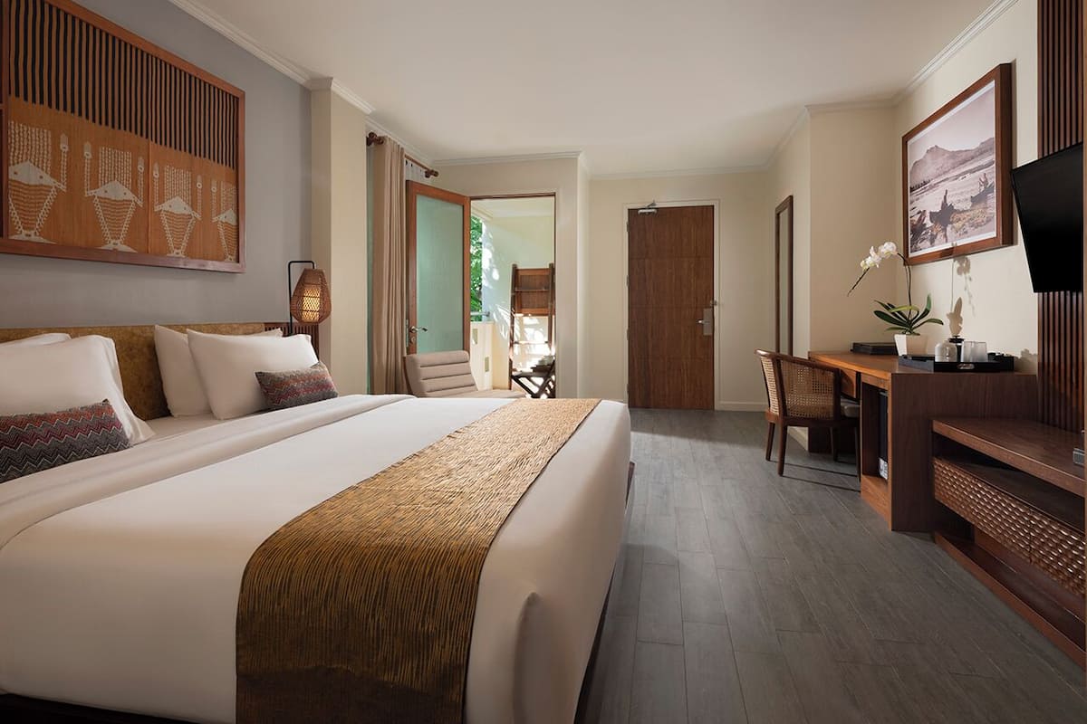 Premium bedding, minibar, in-room safe, desk