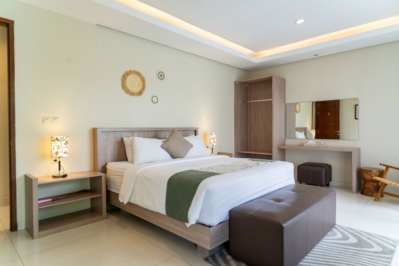 5 bedrooms villa pool | 4 bedrooms, desk, iron/ironing board, rollaway beds