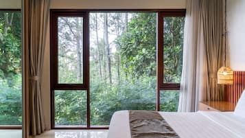 5 bedrooms villa pool | Land view from property