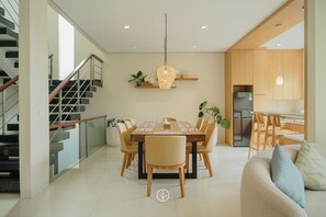 5 bedrooms villa pool | 다이닝룸