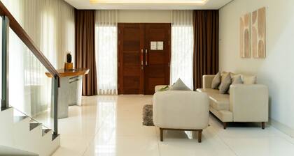 Ohara City View 5BR Villa Heated Pool and Billiard