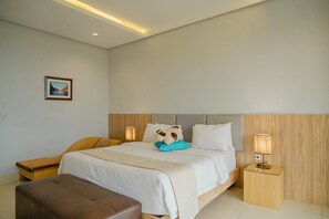 4 Bedrooms Villa with Private Pool | 4 bedrooms, premium bedding, iron/ironing board, free WiFi - Ohara City View 5BR Villa Heated Pool and Billiard (Bandung)