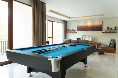 Ohara City View 5BR Villa Heated Pool and Billiard