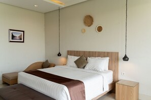4 Bedrooms Villa with Private Pool | 4 bedrooms, premium bedding, iron/ironing board, free WiFi - Ohara City View 5BR Villa Heated Pool and Billiard (Bandung)