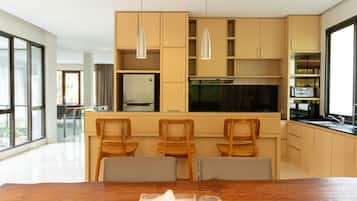 Familienvilla, 5 Schlafzimmer, eigener Pool | Gemeinsame Küchenausstattung | Kühlschrank, Mikrowelle, Herdplatte, Wasserkocher