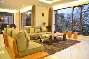 4 Bedrooms Villa with Private Pool | Living area | 40-inch flat-screen TV with digital channels, plasma TV