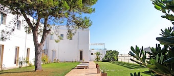Oasis Park Hotel