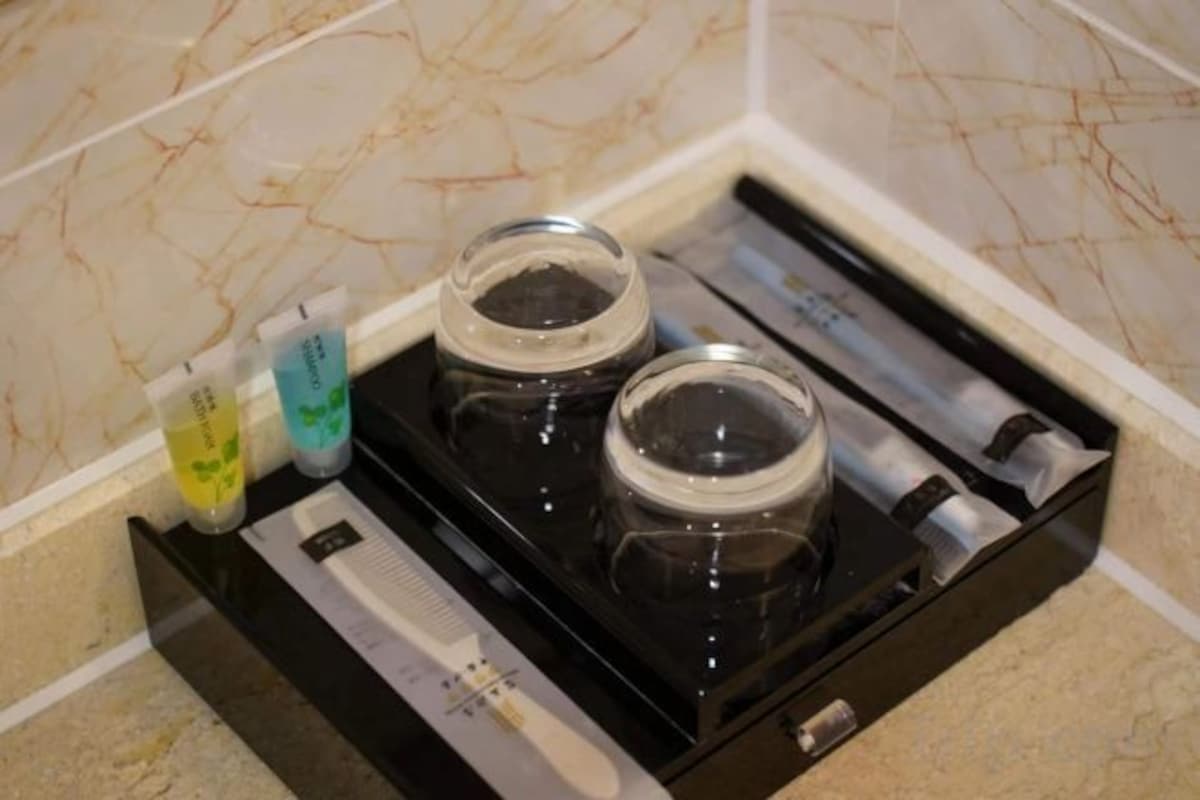 Bathroom amenities