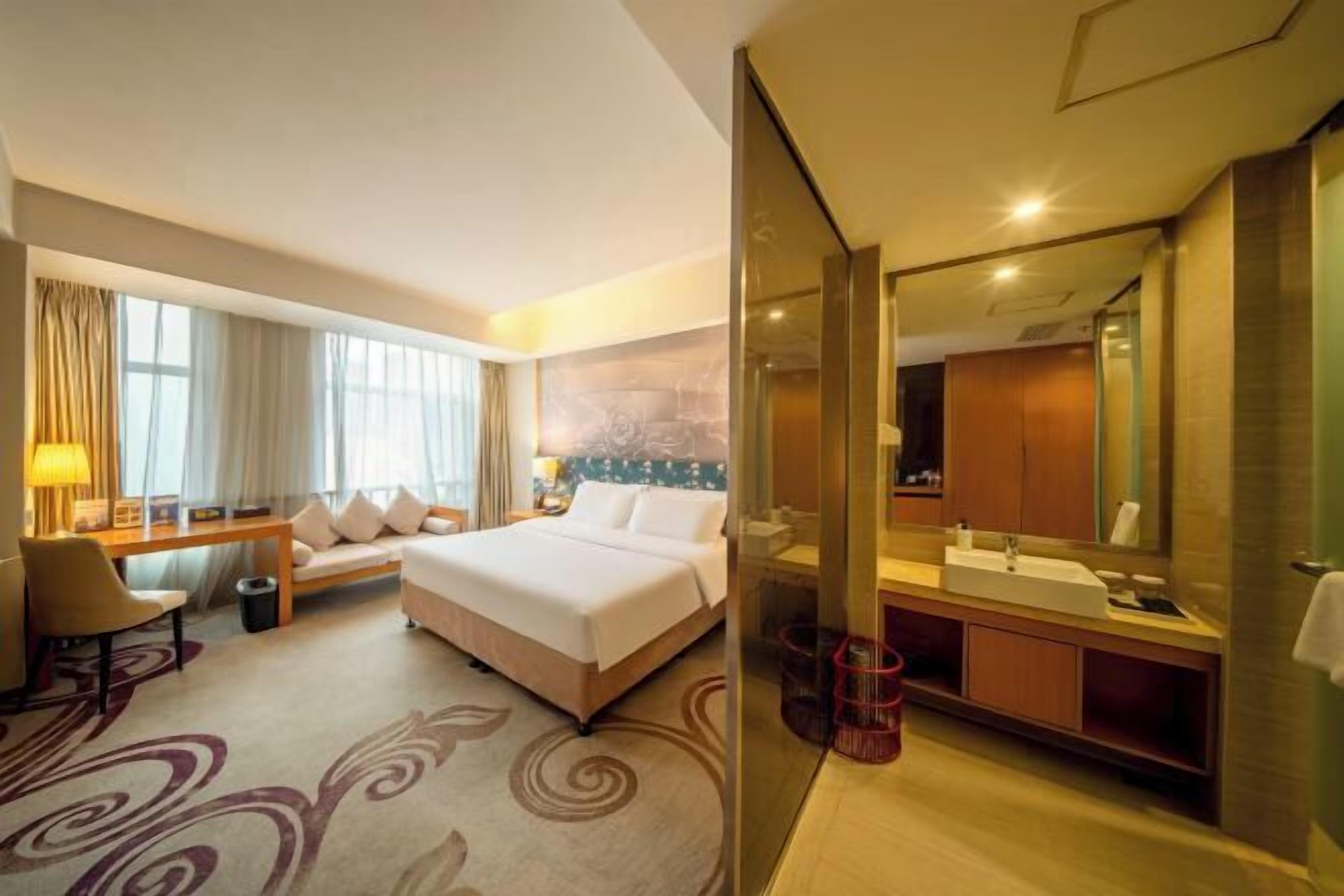 In-room safe, free WiFi