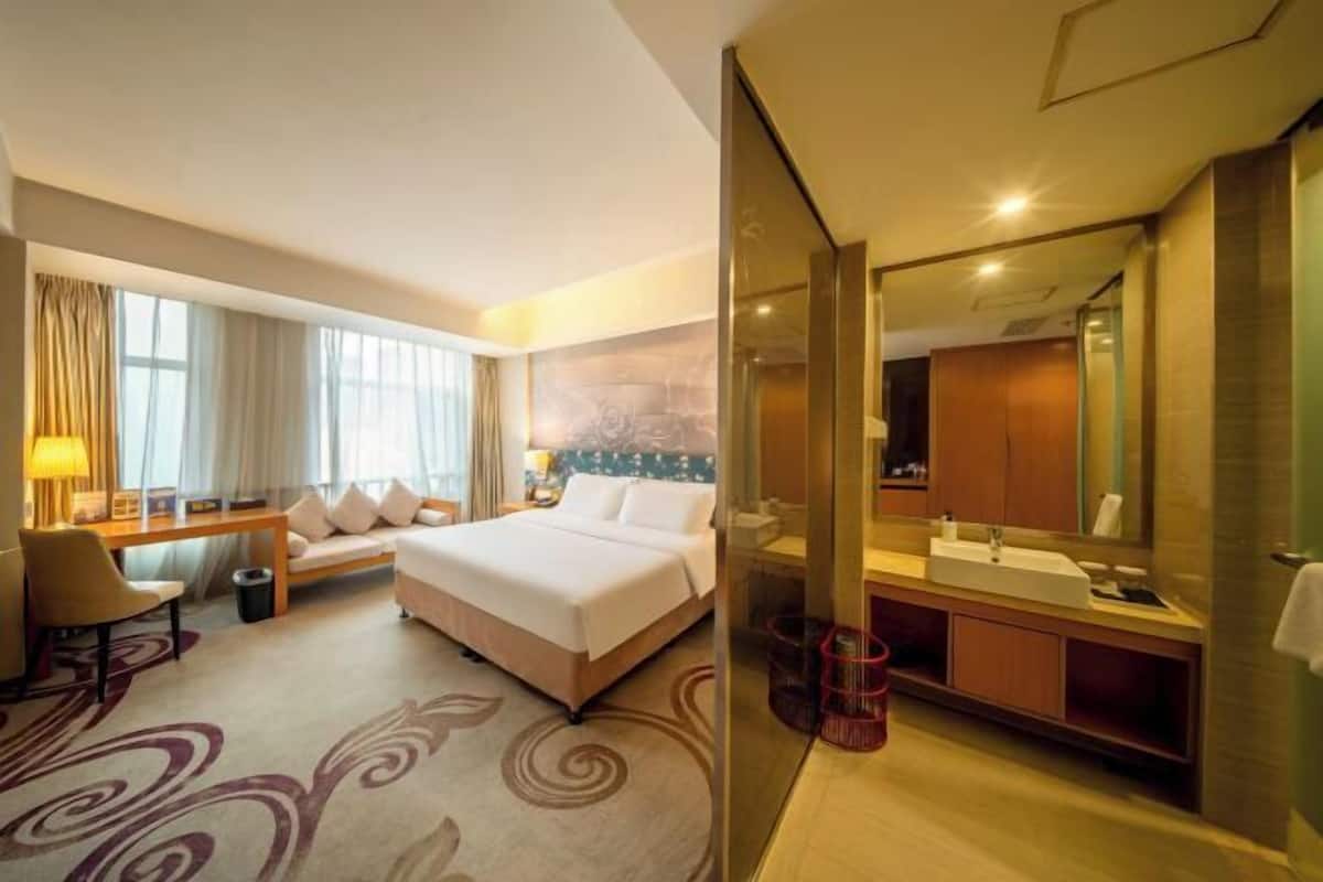 In-room safe, free WiFi