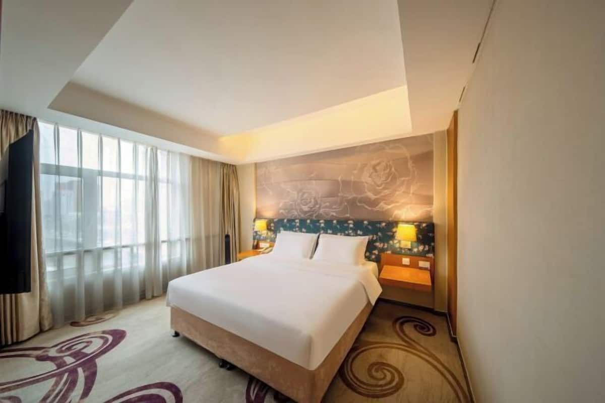 In-room safe, free WiFi