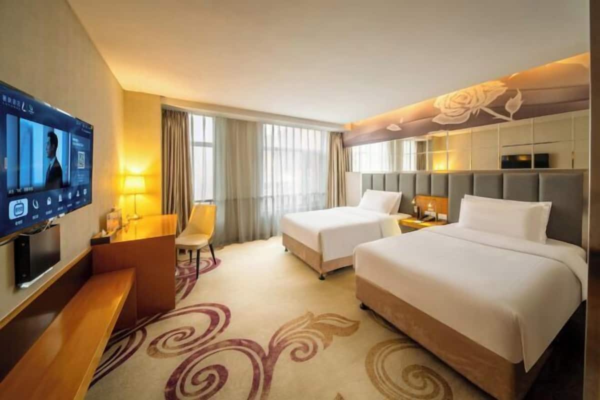 In-room safe, free WiFi