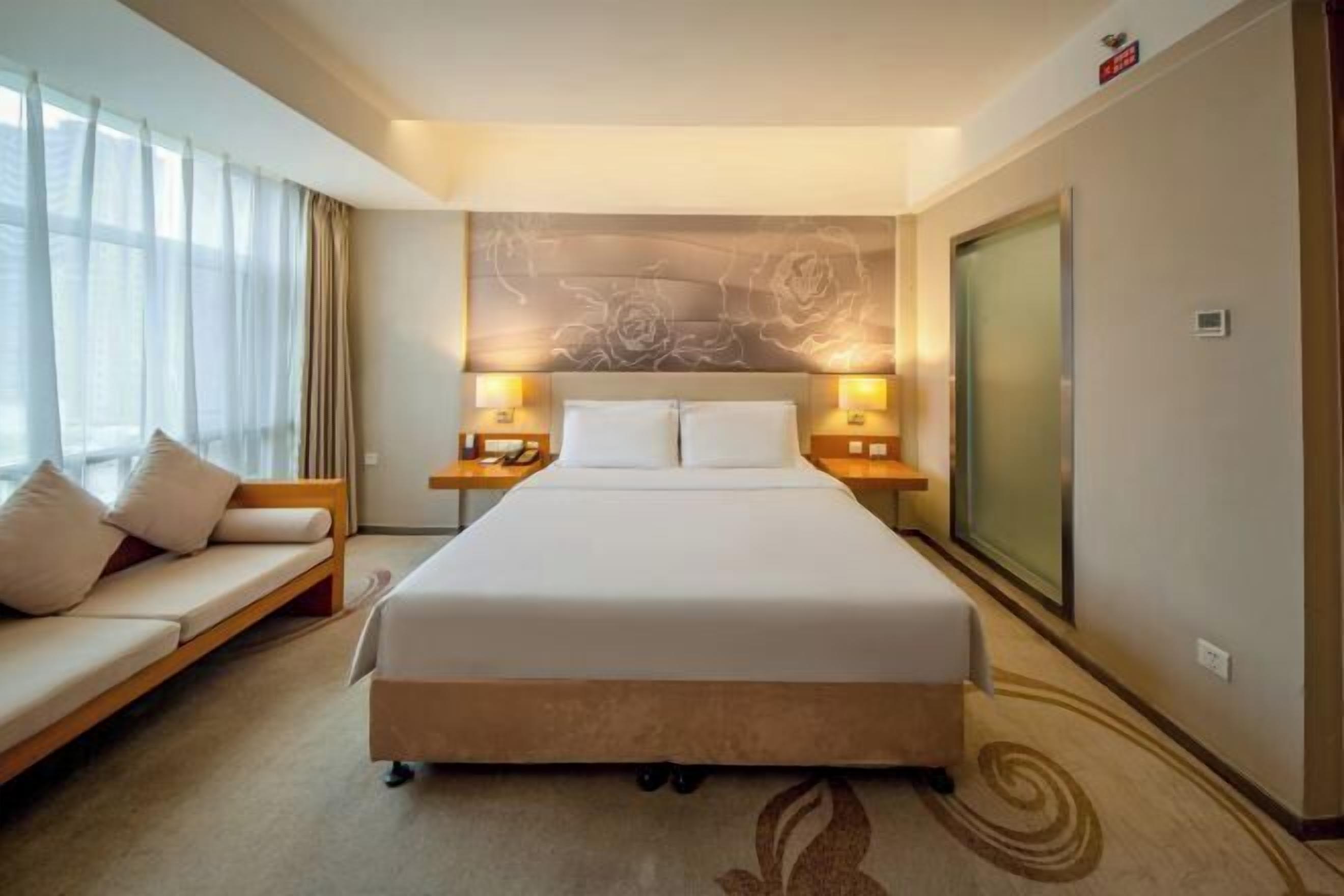 In-room safe, free WiFi