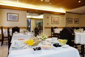 Free daily continental breakfast - Hotel Dona Sofia (Braga)