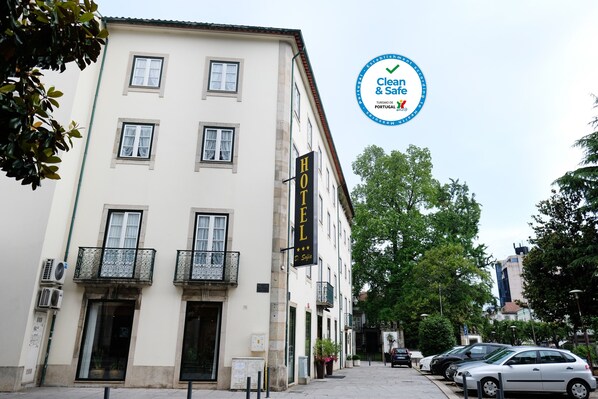 Front of property - Hotel Dona Sofia (Braga)