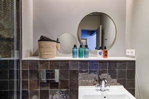 淋浴設備、風筒、提供毛巾