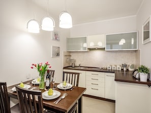 Appartement, 1 chambre, cuisinette (Tetmajer 1) | Cuisinette privée | Réfrigérateur, surface de cuisson, bouilloire électrique