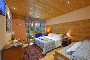 Desk, soundproofing, free WiFi, bed sheets - Miravalle (Antey-Saint-Andre)