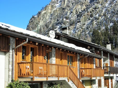 Exterior. Miravalle