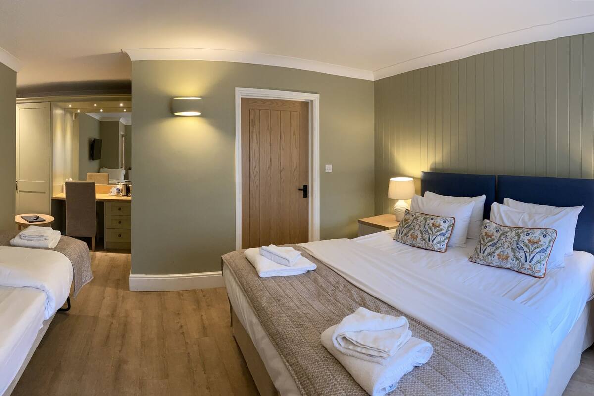 family triple room | 1 bedroom, iron/ironing board, free wifi, bed sheets