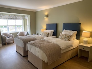 Standard Twin Room | Iron/ironing board, free WiFi, bed sheets - Caley (Hunstanton)