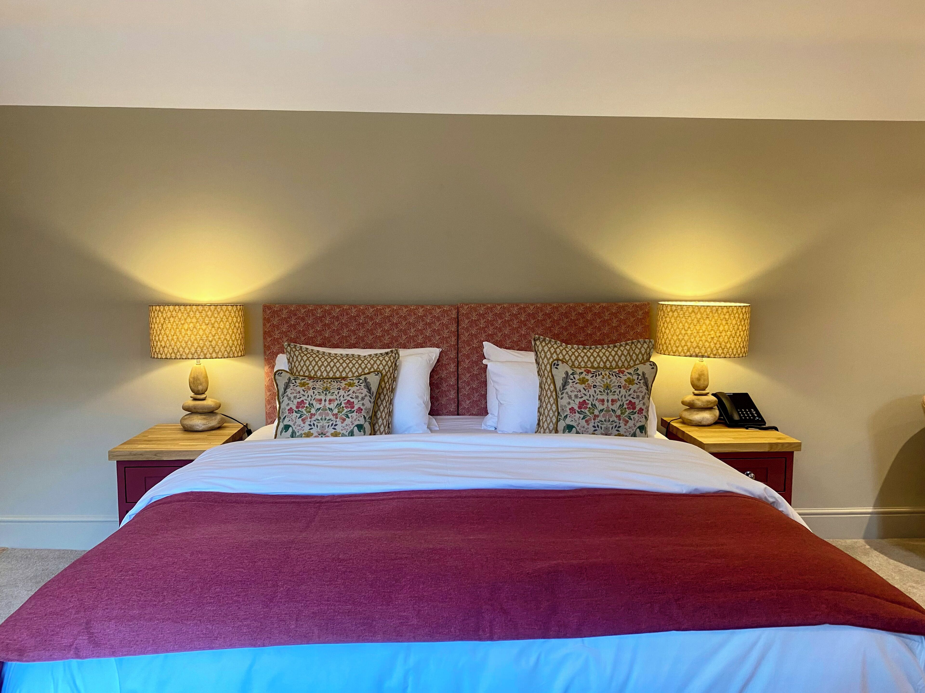 Suite Eksekutif, pemandangan halaman | Setrika/meja setrika, Wi-Fi gratis, dan seprai linen