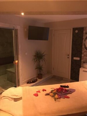 Couples treatment room(s), Turkish bath/hammam, body treatments