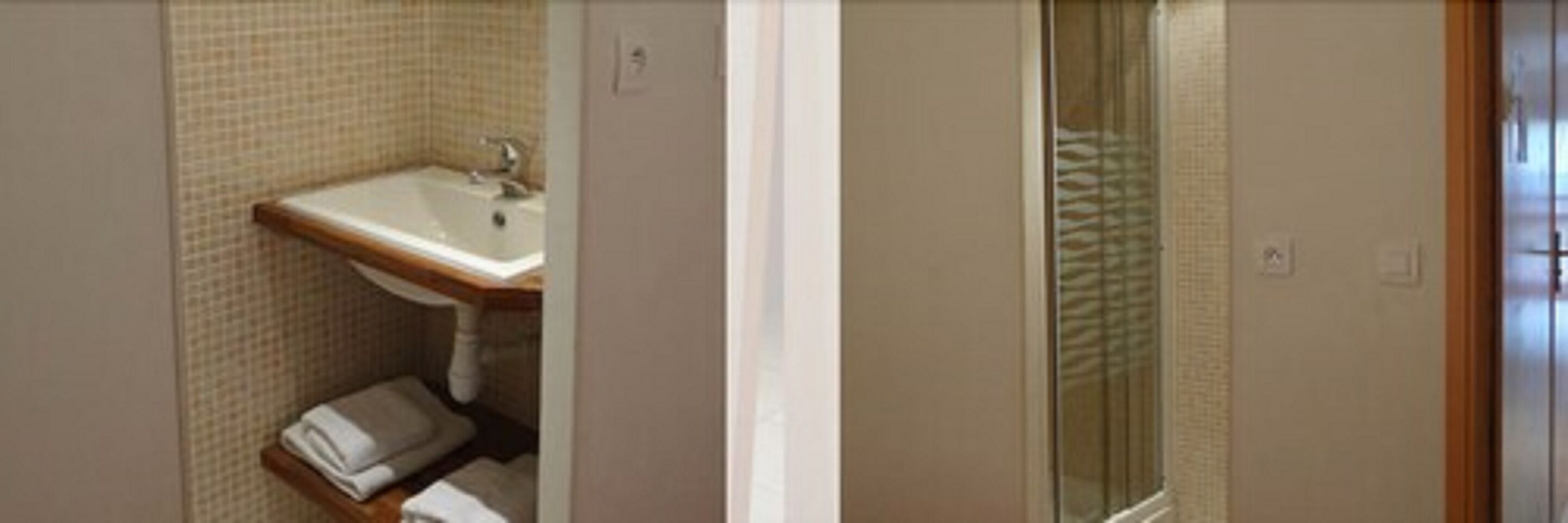 junior suite | bathroom | combined shower/bathtub, free toiletries, hair dryer, bathrobes