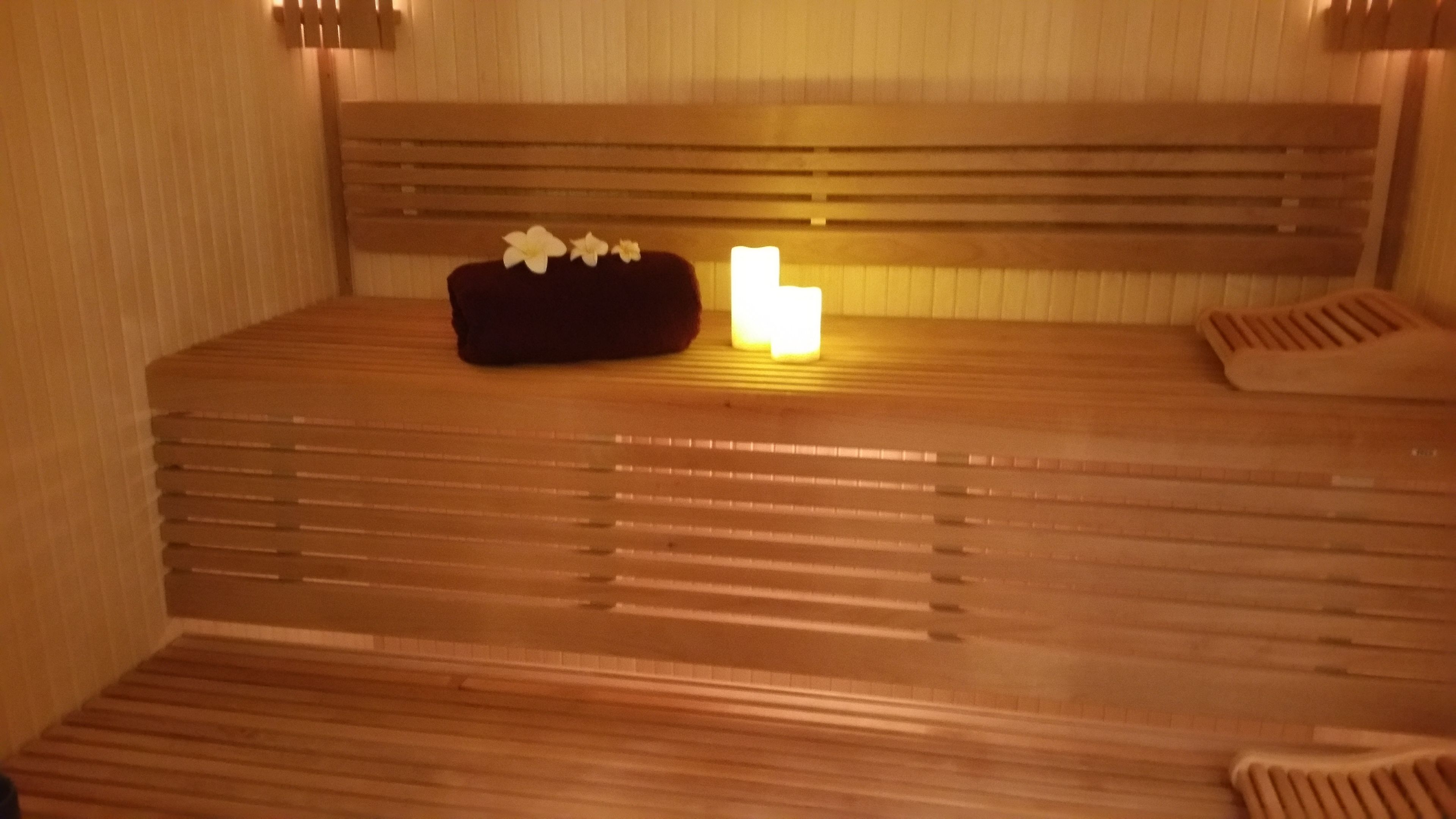 couples treatment room(s), sauna, hot tub, steam room