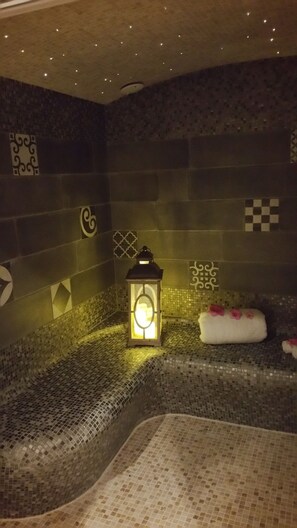 Couples treatment room(s), sauna, hot tub, steam room - La Loggia (Deauville)
