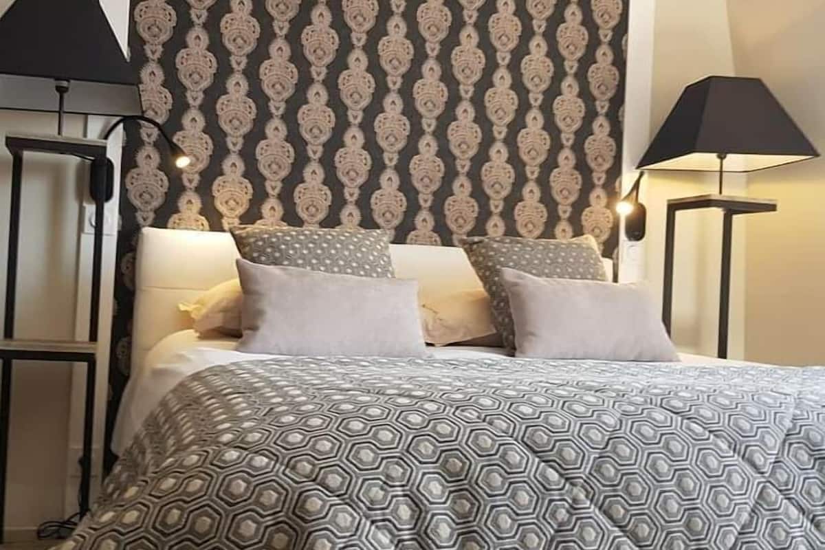 Club Loggia | In-room safe, desk, laptop workspace, blackout curtains