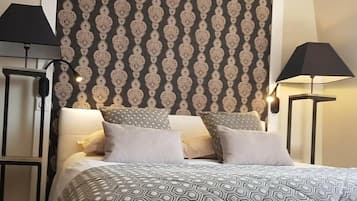 Club Loggia | 1 bedroom, in-room safe, desk, laptop workspace