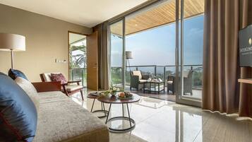 Premium bedding, minibar, in-room safe, desk