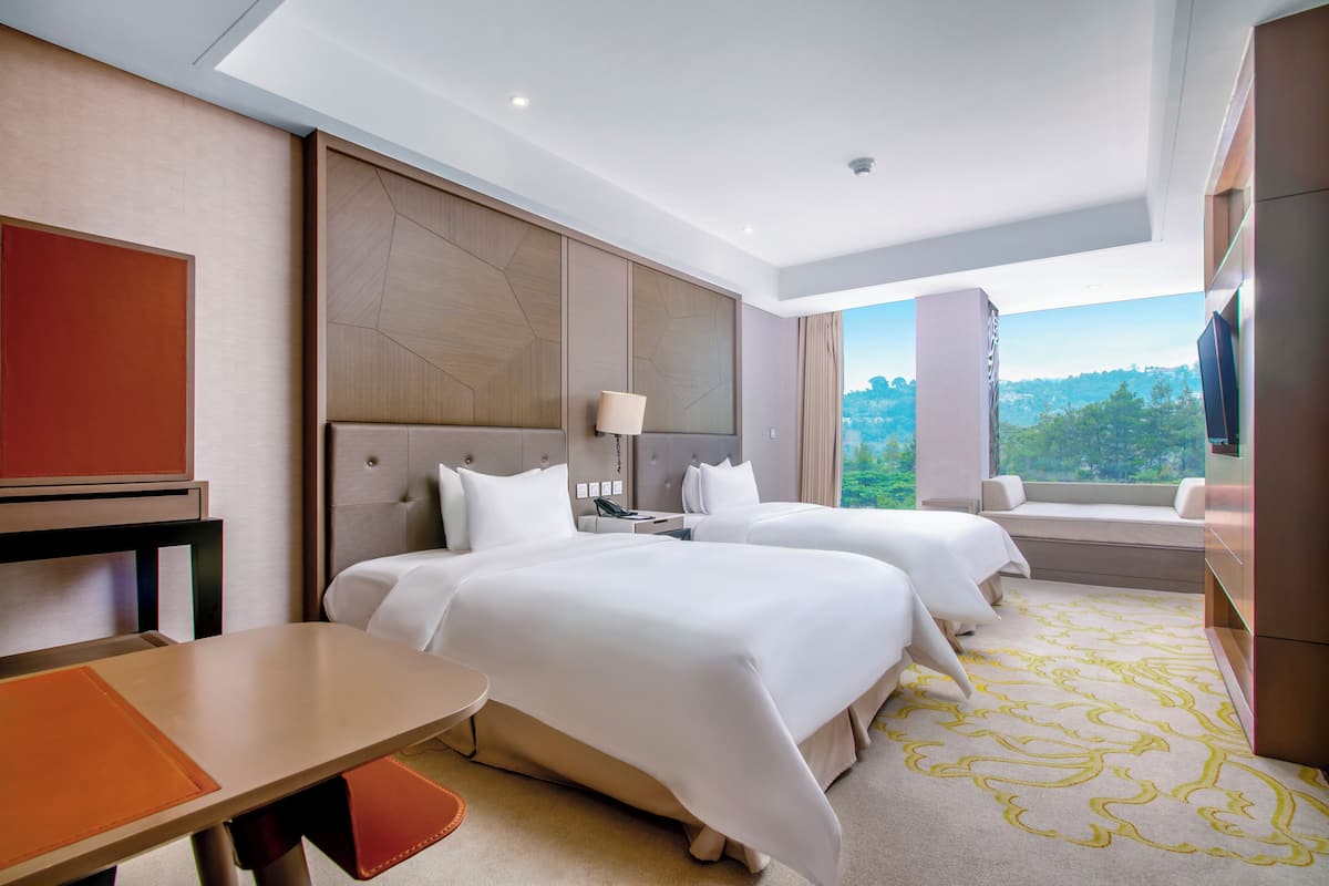 Sengetøy av topp kvalitet, minibar, safe på rommet og skrivebord